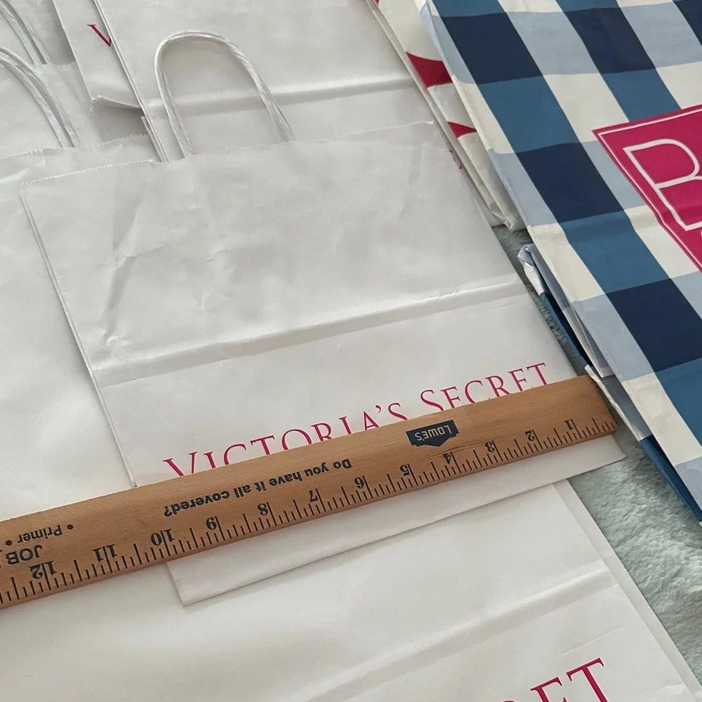 16 Empty Gift Bags: Victoria's Secret and Bath & Body Works. See pics for sizes.
